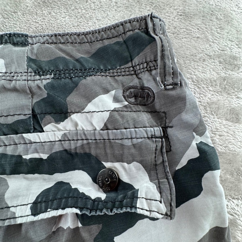 Ecko Unltd Camo Cargo Shorts Mens 32 Streetwear Y2K Skate Utility Baggy Gray - Picture 13 of 14